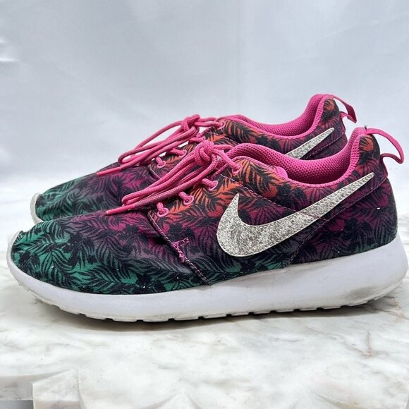 EUC NIKE ROSHE RUN US 7Y EUR 40 PALM TREE FLORAL 677784-602 GS PINK YOUTH - Picture 1 of 12